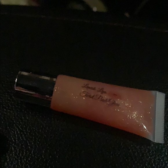 lip gloss - Picture 1 of 1